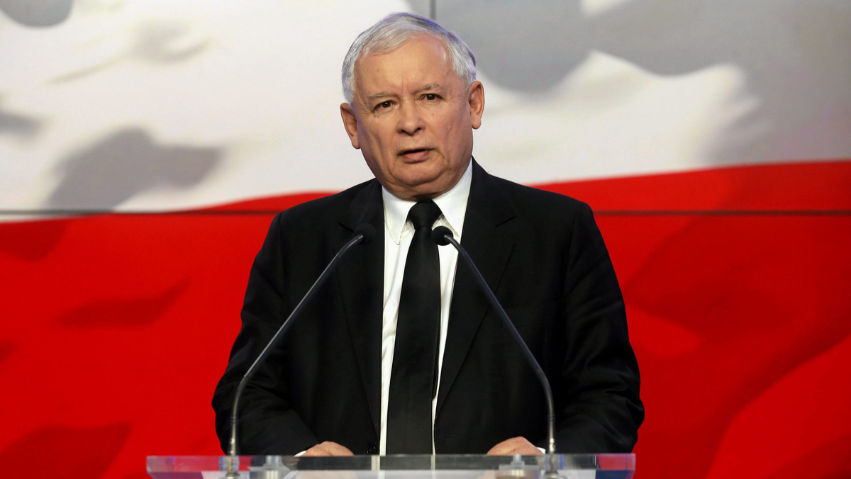 Prezes PiS Jarosław Kaczyński powiedział, że jego rozmowa z szefem Solidarnej Polski Zbigniewem Ziobrą była rzeczowa. Jak dodał, wynikało z niej, że "wszystko idzie w dobrym kierunku", choć lider SP na zakończenie postawił "zaporowe warunki".