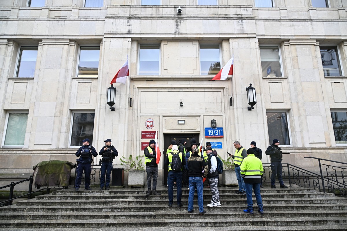 Większość rolników opuściła gmach ministerstwa rolnictwa