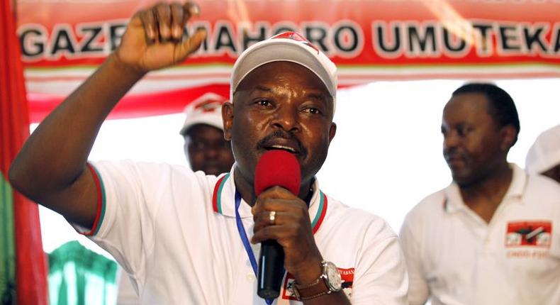 Burundi's President Pierre Nkurunziza addresses delegates of the ruling Conseil National pour la Defense de la Democratie - Forces pour Defense de la Democratie (CNDD-FDD) party during their congress in the capital Bujumbura, April 25, 2015. REUTERS/Thomas Mukoya