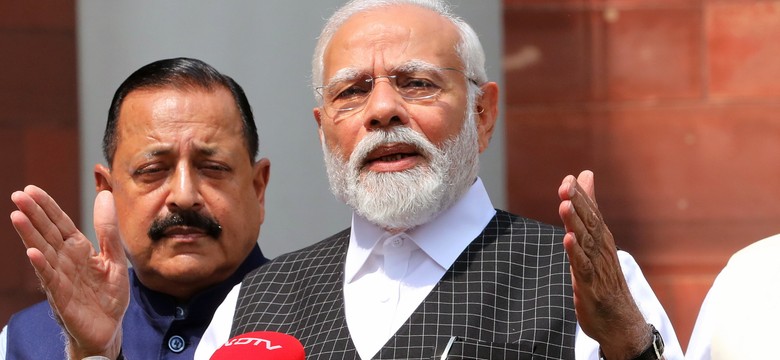 Dwie zgwałcone kobiety przegonione przez tłum. Premier mówi "Indiach okrytych hańbą"