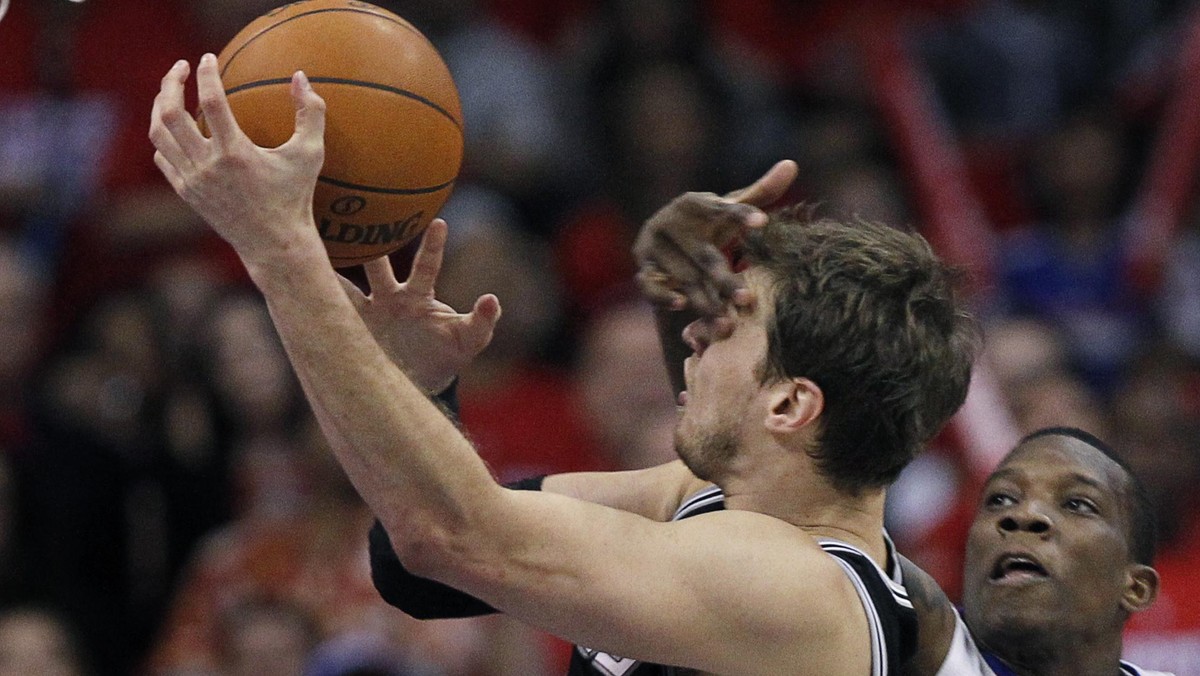 Koszykarze San Antonio Spurs po raz czwarty pokonali Los Angeles Clippers i dzięki kolejnemu zwycięstwu awansowali do finału Konferencji Zachodniej.