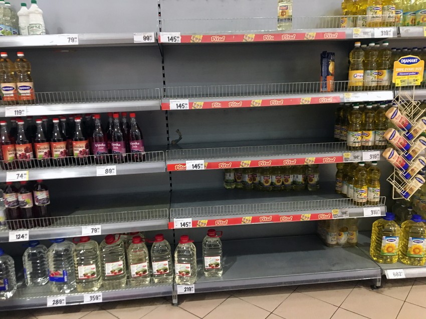 Rafovi u velikom marketu u Beogradu