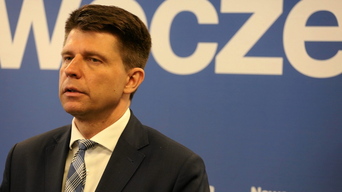 Dymisja Ryszarda Petru ze stanowiska szefa sejmowego klubu Nowoczesnej to jego dramatyczna próba reanimowania partii bez utraty nad nią kontroli. W partii spekuluje się, że to próba ostatnia, bo Nowoczesną od jesieni zeszłego roku toczy bardzo poważny kryzys.