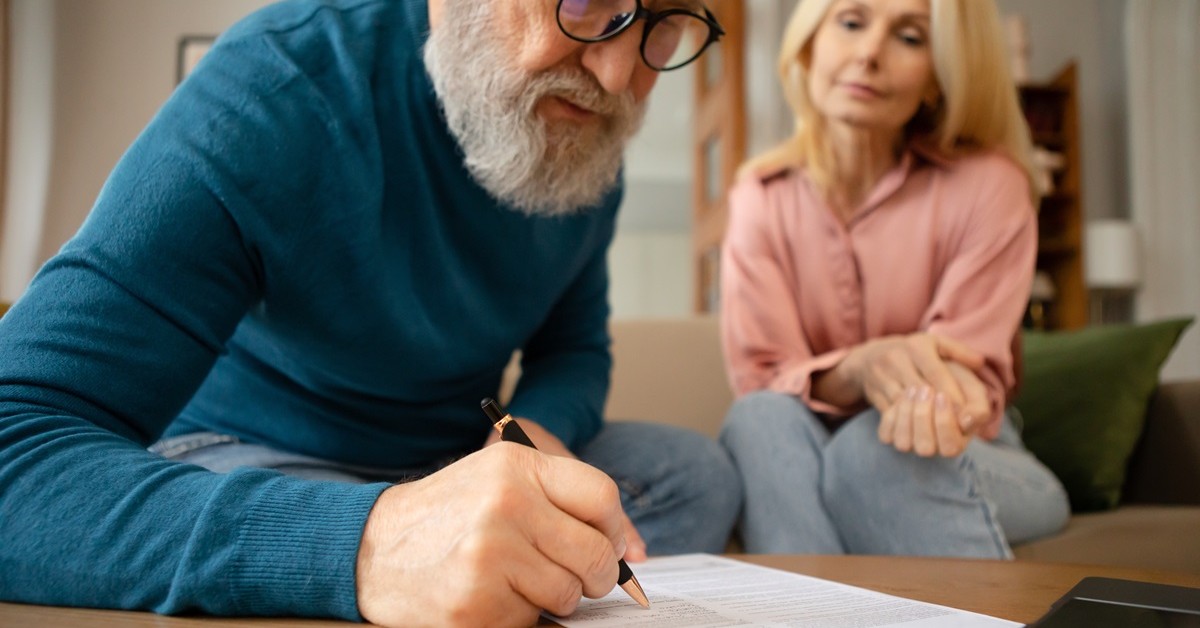 343,87 zł podwyżki dla seniorów. Otrzymają pieniądze niezależnie od uprawnień emerytalnych. Jak w 2025 roku zmieniły się zasady?