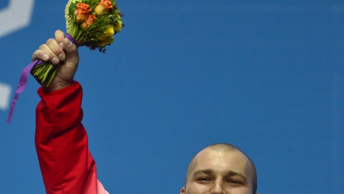 Brązowy medalista olimpijski z Londynu Bartłomiej Bonk znów dźwiga ciężary i chce wystartować w październikowych mistrzostwach świata w Polsce.