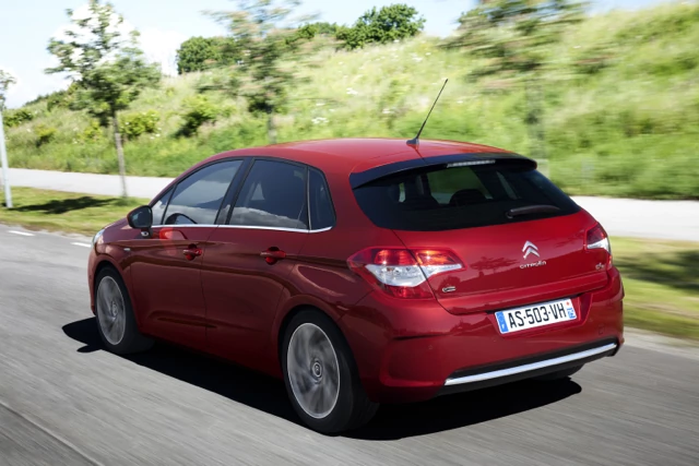 Jak jeździ Citroën C4 z nowym silnikiem e-THP 130?