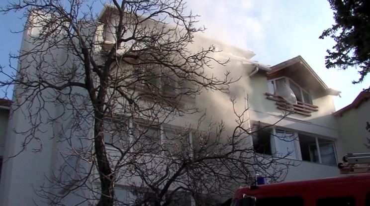 A füst elborította az épületet / Fotó: TV2