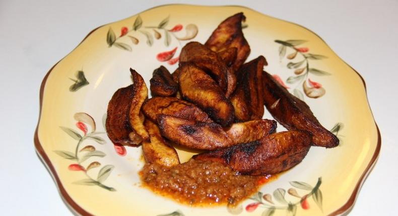 Fried plantain and hot pepper sauce