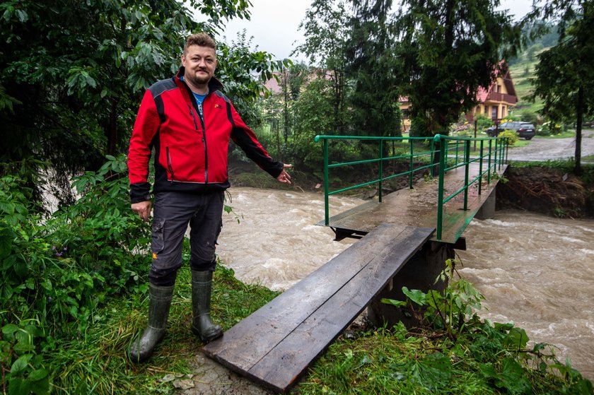 Woda zabrała nam most i odcięła od świata!