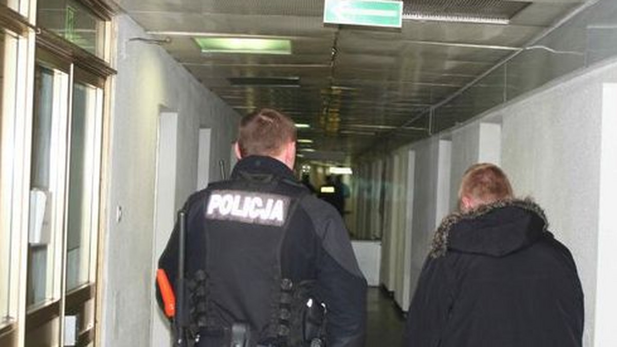 Śląscy policjanci zwalczający przestępczość pseudokibiców, wspólnie z legnickimi funkcjonariuszami, zatrzymali 15 uczestników ustawki.