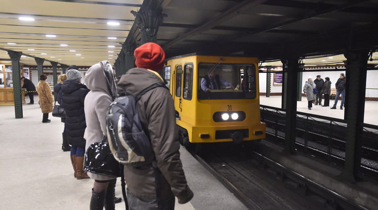 Az 1-es metró érintett szakaszán leáll a közlekedés / Fotó: MTI/Máthé Zoltán