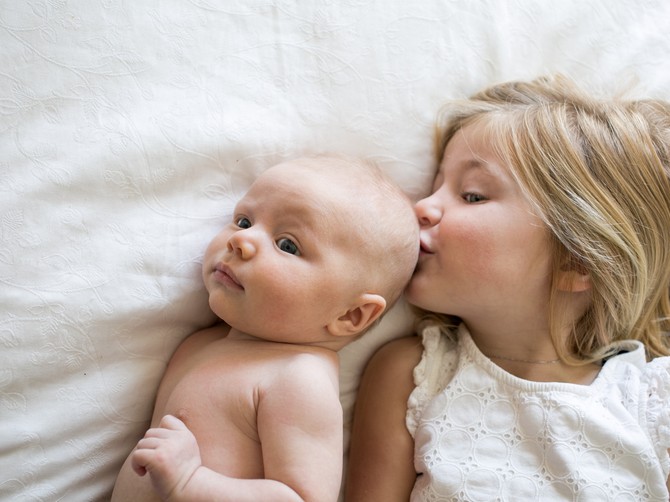 Evo zašto neke žene rađaju samo dečake, a druge samo devojčice: Ovo najviše utiče na pol bebe