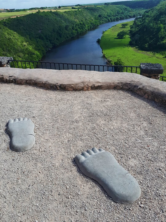 Widok na rzekę Chavon z Altos de Chavón- śródziemnomorskiego miasteczka na Karaibach