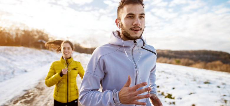Jak trenować zimą, aby utrzymać ciało w zdrowiu i formie?