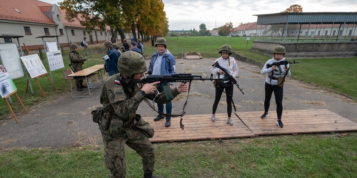 Jednostki wojskowe otworzą swe podwoje przed nastolatkami już w połowie stycznia przyszłego roku.