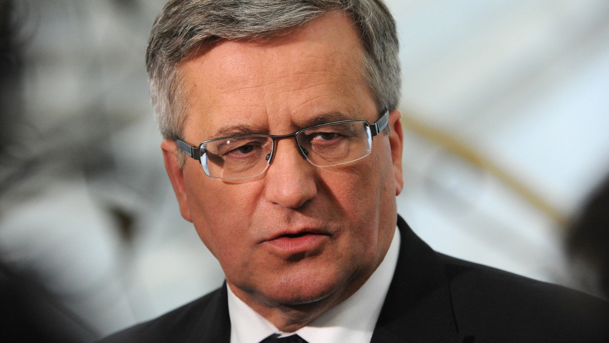 Prezydent Bronisław Komorowski powiedział dziennikowi "Bild", że stawką obecnego konfliktu na Ukrainie jest przyszłość Europy. Wyraził zaniepokojenie z powodu "szowinizmu i nacjonalizmu" w rosyjskim społeczeństwie. Jego zdaniem, jeśli Rosja będzie zmieniać granice, to Europa pogrąży się w kryzysie.