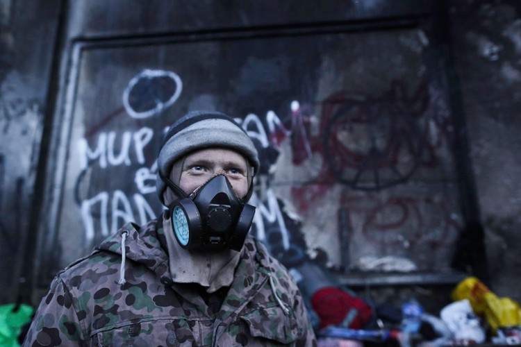 Obrońcy barykady przy ulicy Hruszczewskiego