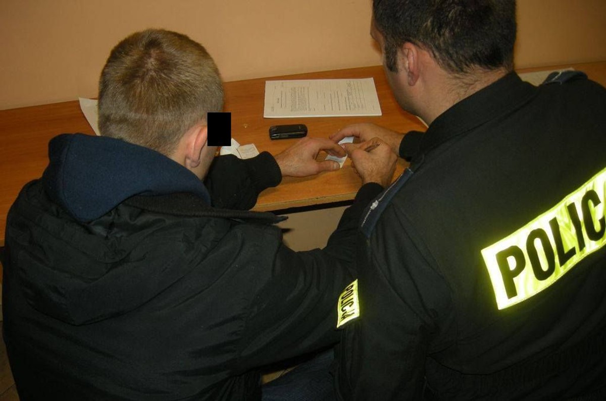 Pijany kierowca przypadkiem trafił na komisariat w Krapkowicach