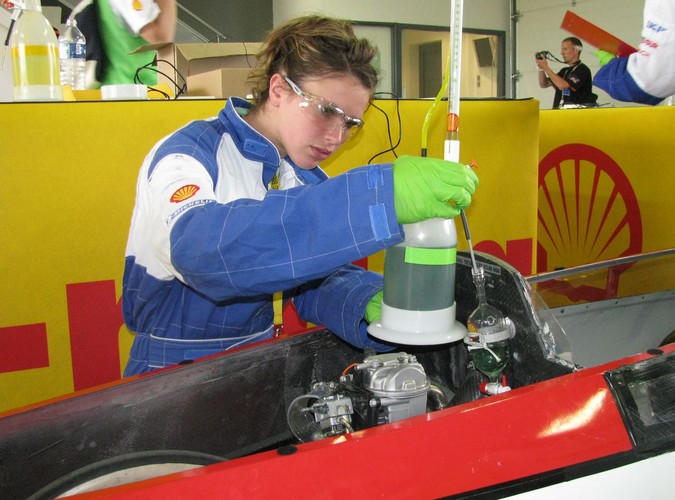 Po każdym przejeździe komisja sędziowska sprawdza zużycie paliwa.