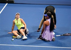 Pierwsza wygrana Osaki od US Open. Rywalka doznała kontuzji przy pierwszym serwisie