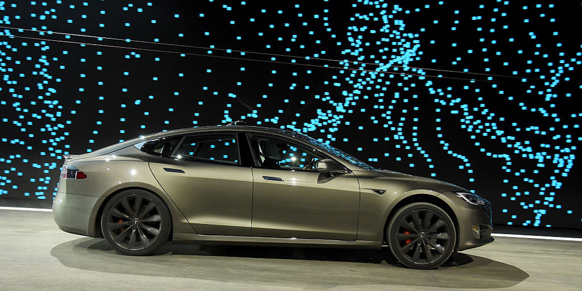 Tesla jest liderem rynku samochodów elektrycznych. Niemcy chcą rzucić jej rękawicę