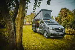 Jesiennie w Renault Trafic Wavecamper - wypoczynek czy survival?