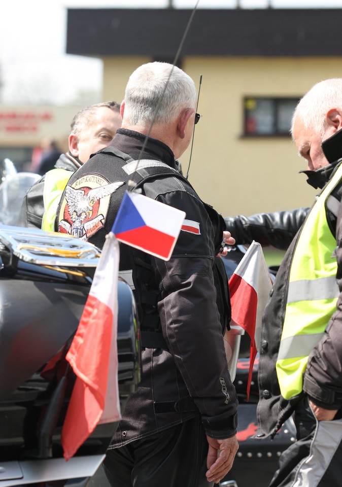 OŚWIĘCIM MUZEUM AUSCHWITZ MOTOCYKLIŚCI (Motocykliści)