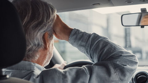 Kiedy senior nie powinien już jeździć samochodem? Najważniejsze objawy