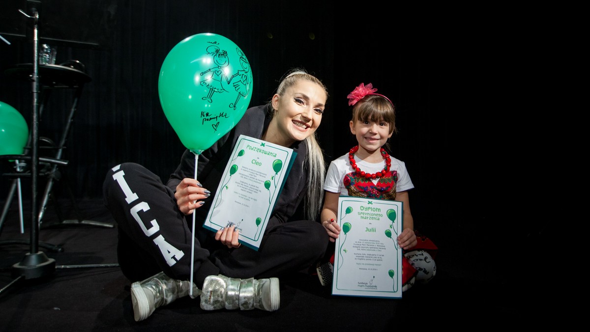 Sześcioletnia Julia, podopieczna warszawskiego oddziału Fundacji Mam Marzenie, jest wielką fanką piosenkarki Cleo. W październiku jej największe marzenie spełniło się i dziewczynka zaśpiewała razem ze swoją idolką piosenkę "My Słowianie".