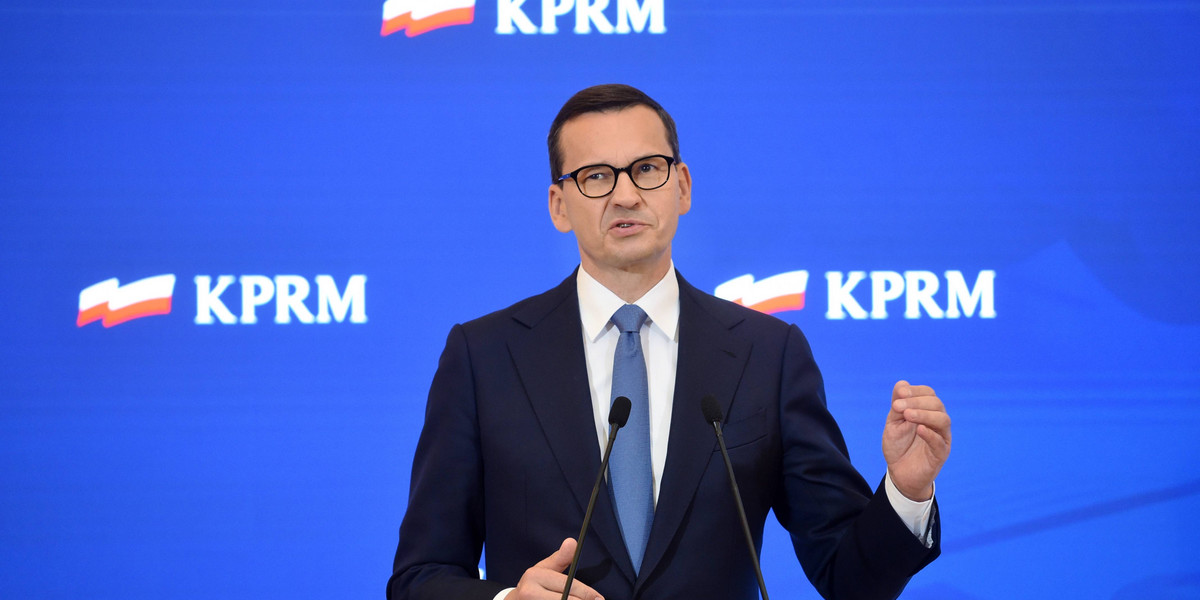 Premier Mateusz Morawiecki przedstawił szczegóły  "Tarczy solidarnościowej", zamrażającej na obecnym poziomie część rachunków za energię elektryczną.  
