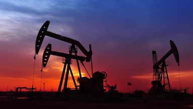 "WSJ": Tania ropa sprowadza widmo bankructwa na firmy naftowe w USA