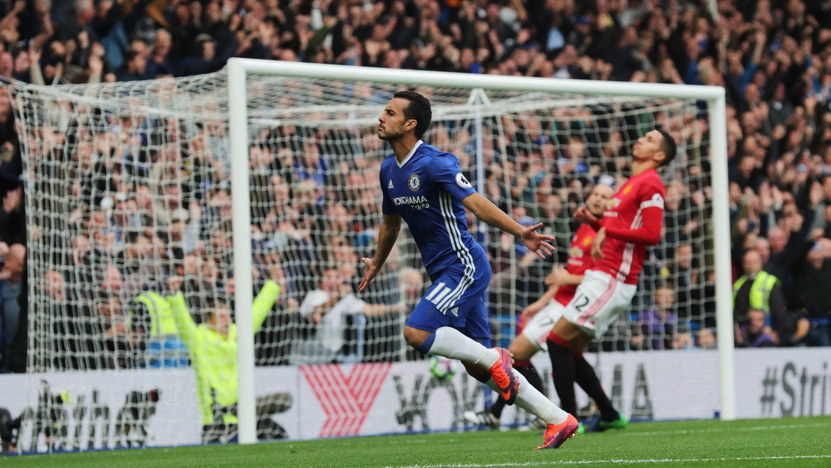 Historią weekendu w Premier League była kompromitująca porażka Manchesteru United z Chelsea aż 0:4. Według byłego gwiazdora Czerwonych Diabłów Ryana Giggsa niektórzy jego następcy kiepsko zachowali się także po meczu, gdy zamiast szybko uciec do szatni, zostali na murawie i w niezłych humorach wymieniali się koszulkami z rywalami.