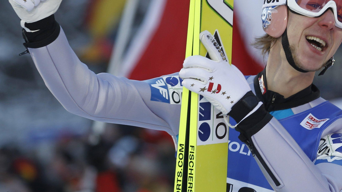 Austriak Martin Koch zwyciężył w zawodach Pucharu Świata rozgrywanych na mamuciej skoczni w niemieckim Oberstdorfie. Najlepszy z Polaków, Adam Małysz uplasował się na 6. pozycji.