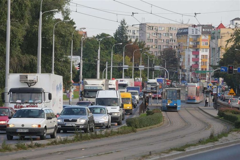 Prezydent Adamski wysyła policję na ulice