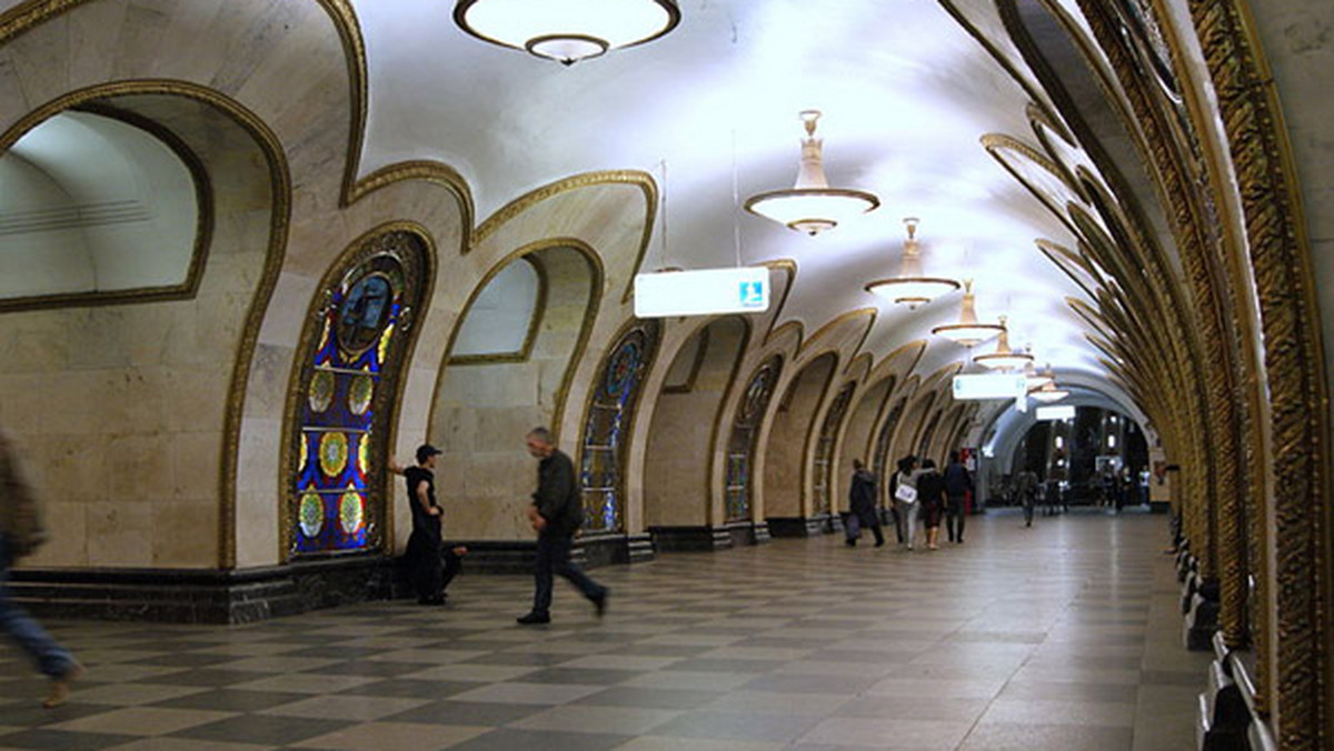 Wnętrza moskiewskiego metra uważane są za arcydzieło sztuki współczesnej. A teraz jeszcze będzie można w nich za darmo poczytać klasyczne powieści literatury rosyjskiej.