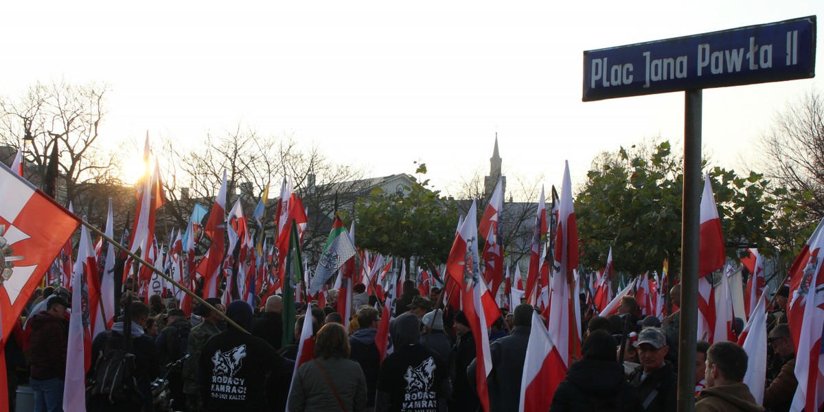 Policjanci z Kalisza i Poznania na wniosek Prokuratury Rejonowej w Kaliszu w poniedziałek rano zatrzymali i doprowadzili trzech organizatorów marszu.