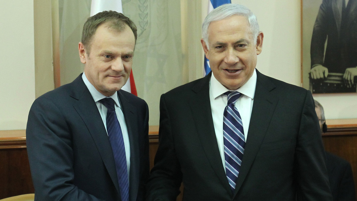 Wzmocnimy ścisłe już relacje Polski i Izraela - zadeklarowali premierzy Donald Tusk i Benjamin Netanjahu na zakończenie konsultacji międzyrządowych. Przeciwko wspólnemu posiedzeniu rządów "w nielegalnie okupowanej Jerozolimie" protestowali w Warszawie działacze organizacji solidaryzujących się z Palestyną.