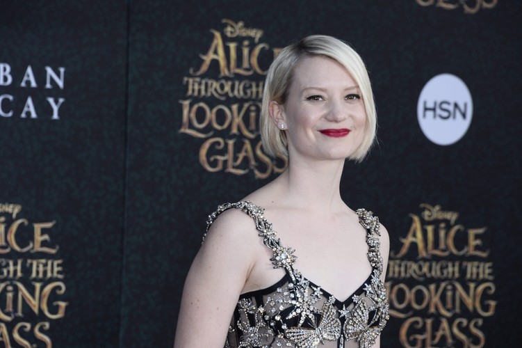 Mia Wasikowska na premierze 'Alicji po drugiej stronie lustra'