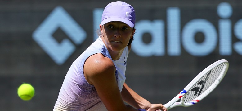 Iga Świątek w 2. rundzie Wimbledonu. Rosjanka tylko w pierwszym secie dotrzymywała jej kroku