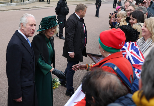 Król Wielkiej Brytanii Karol III spotkał się w niedzielę z poddanymi