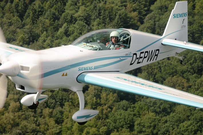 Erstflug mit Weltrekord-Motor / Maiden flight with a record-setting motor
