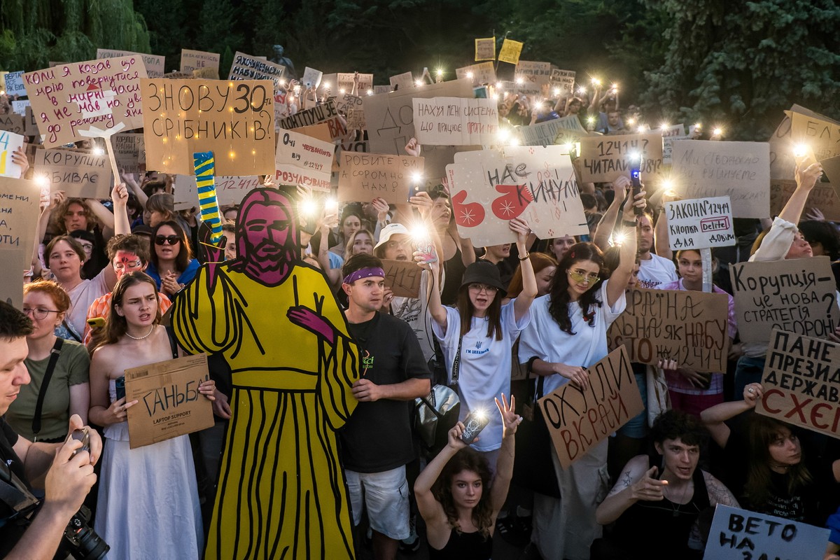 Ukraińcy protestują przeciwko ustawie Zełenskiego. "Oddajcie Europę"
