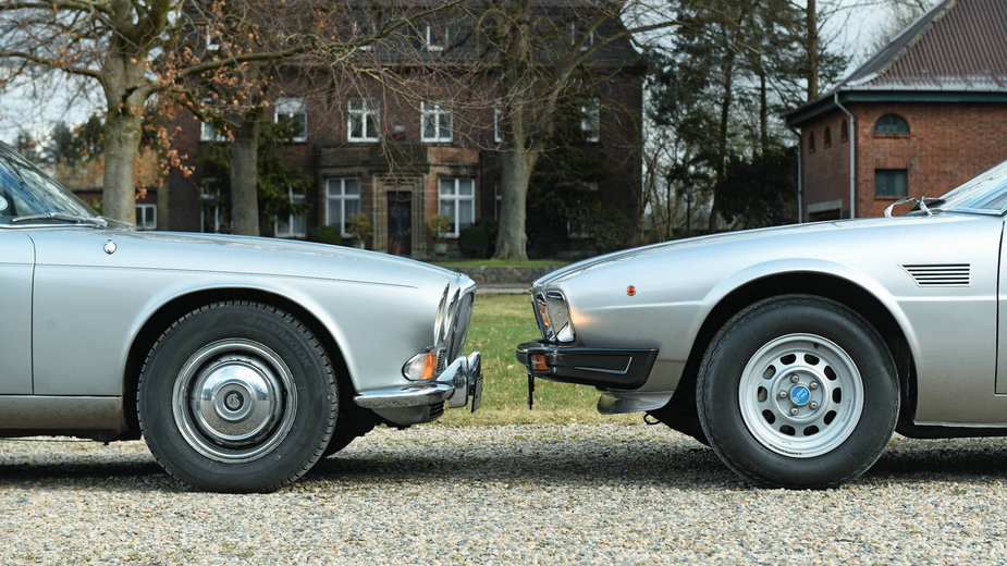 Porównanie De Tomaso Deuville i Jaguara XJ