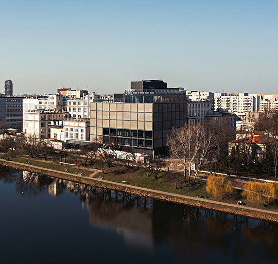 W Warszawie powstaje Muzeum Czekolady E.Wedel. Fasada budynku przypomina ogromną tabliczkę