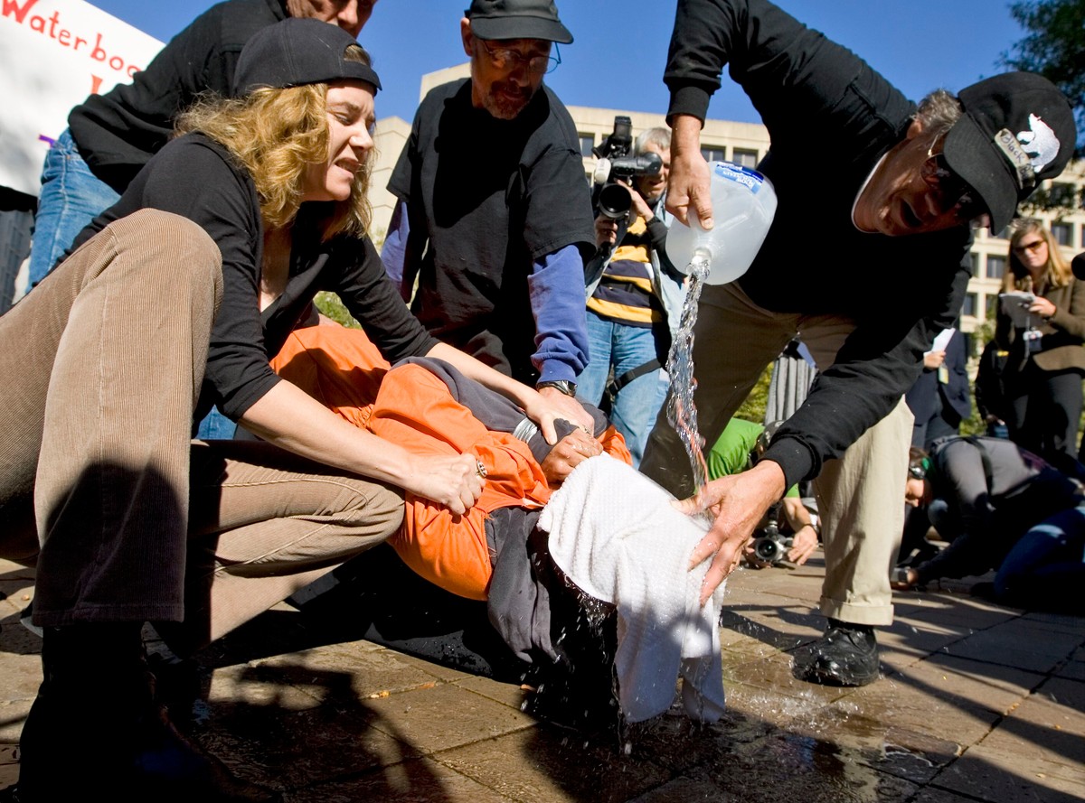 Manifestacja przeciwników stosowania tortur w Waszyngtonie