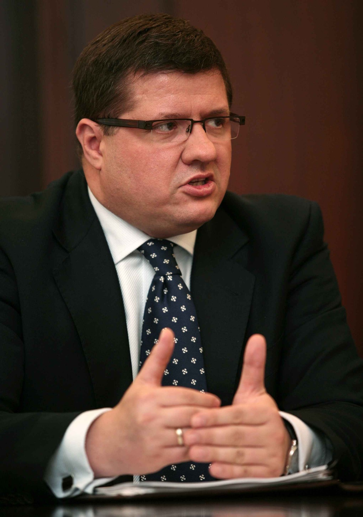 Banki powinny być bardziej aktywne, zwłaszcza w sektorze kredytów konsumpcyjnych, bo to mogłoby podtrzymać wzrost gospodarczy - ocenia prezes NBP Sławomir Skrzypek. Fot. Bloomberg