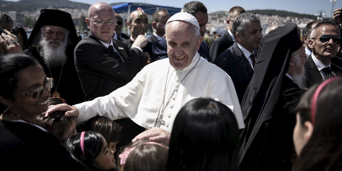 Papież Franciszek zakończył wizytę na wyspie Lesbos. Do Watykanu odleciał z 12 uchodźcami