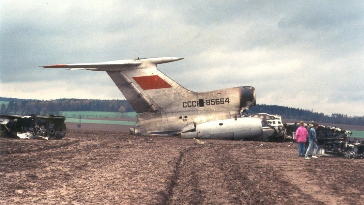 Dziwny ładunek na pokładzie Tu-154 przyczyną katastrofy koło Pragi? [Historia]