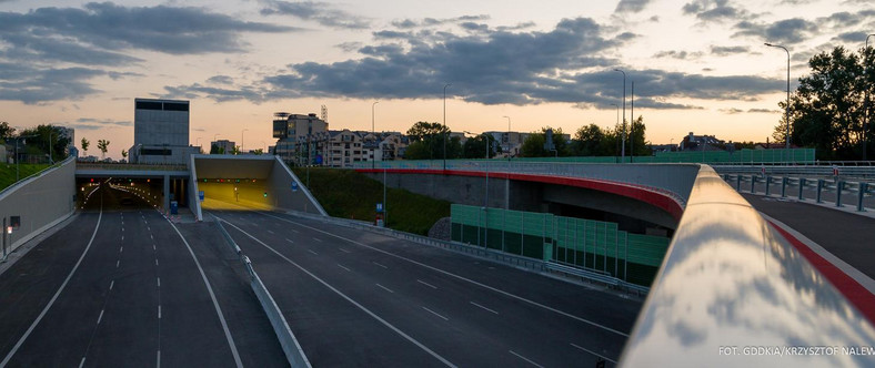 Tunel w ciągu drogi ekspresowej S2 w Warszawie