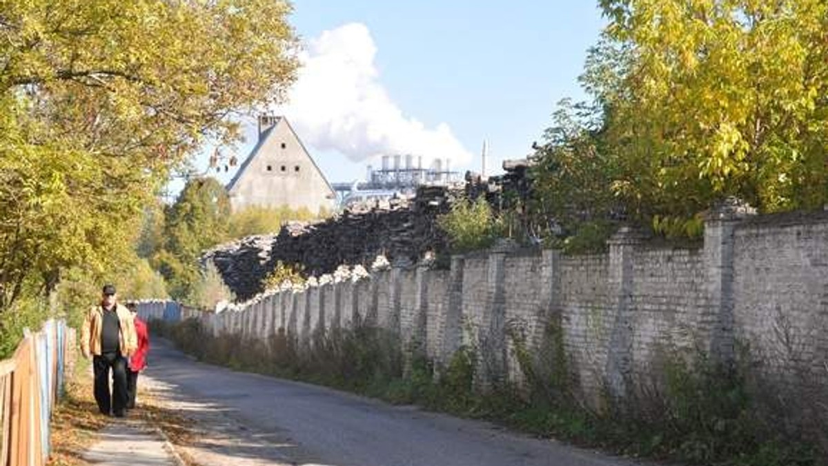 Szczecinek dostanie ponad 600 tysięcy złotych na remont ulicy Waryńskiego z puli tzw. schetynówek! Odnowiony odcinek ułatwi m.in. życie fabryce mebli, która powstanie w pobliżu - podaje "Głos Koszaliński".